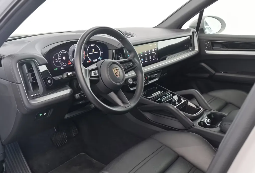 A vendre sur bordeaux Porsche Cayenne E-Hybrid 470 ch 2024 Facelift– Full Options – Garantie Porsche Approved