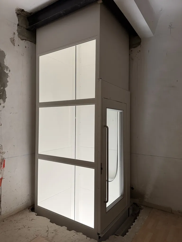 Une fois le travail de finition effectué par le plaquiste, le design de cet élévateur vertical sera au top à Aix en Provence