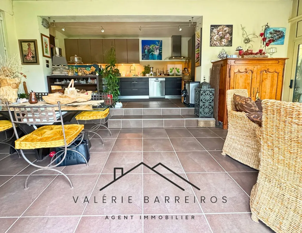 A saisir sur la commune de ST AUBIN LES ELBEUF 76410 maison de caractère de 224 m² édifiée sur 890 m²