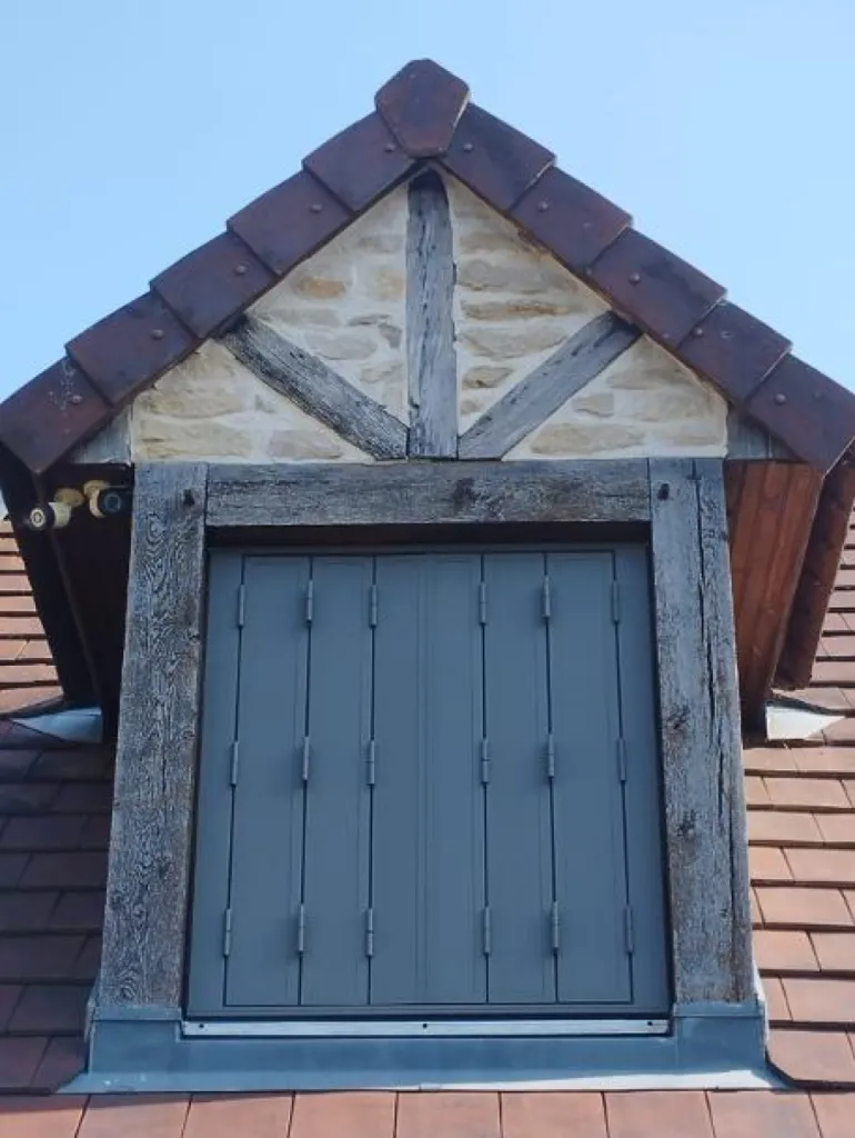 Installation de persiennes repliables en aluminium ORPHEE à Longvic en Côte d'Or