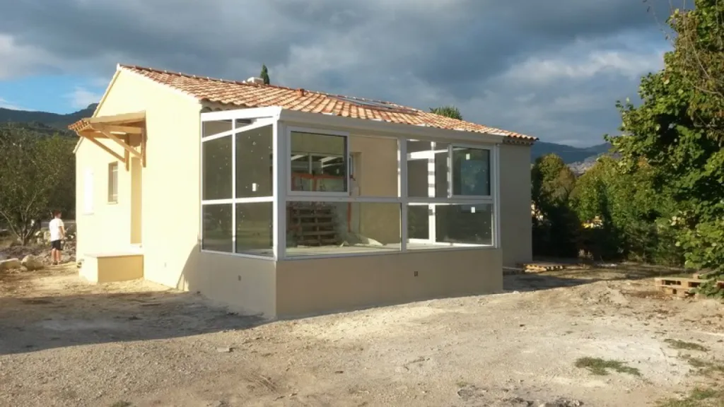Fabrication de vérandas sur-mesure proche Vaison la Romaine 