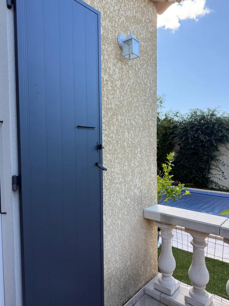 Installation de volets battants en aluminium dans les Bouches-du-Rhône