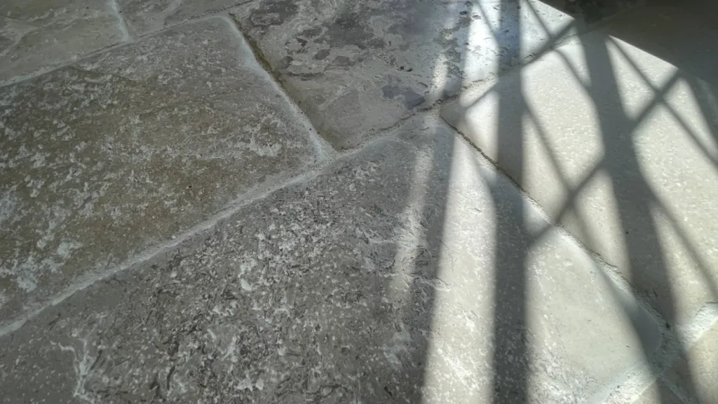 Dalle du Périgord Dordogne pour sol intérieur et terrasse en extérieur pour plage de piscine et margelle Bordeaux