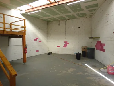 LOCAL COMMERCIAL A VENDRE Carnoux en Provence dans la zone industrielle