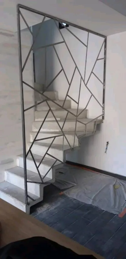 Création sur mesure d'un garde-corps acier pour une maison à Puyricard