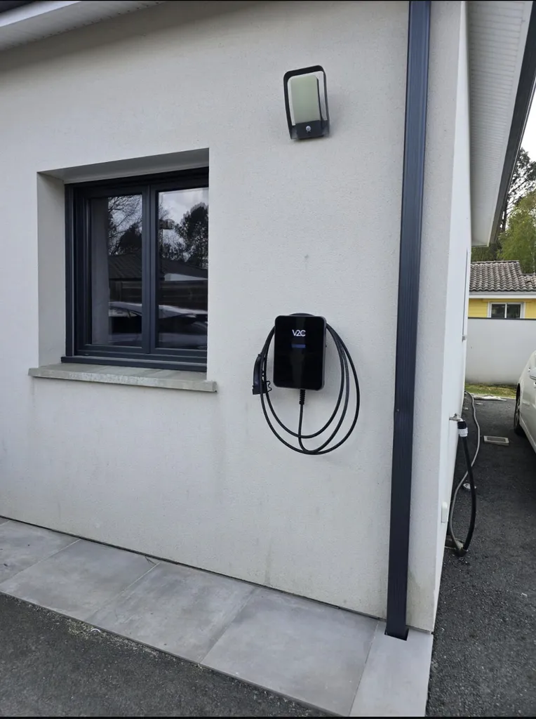 À Bordeaux 33000 et sur toute la Gironde, installation haut de gamme de borne de recharge avec finitions invisibles pour une transition énergétique vers le véhicule électrique.