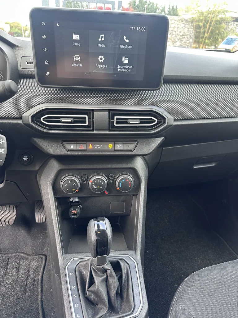 DACIA SANDERO/ BOITE AUTOMATIQUE EDC / AVERTISSEUR ANGLE MORT / CARPLAY / CAMERA DE RECUL