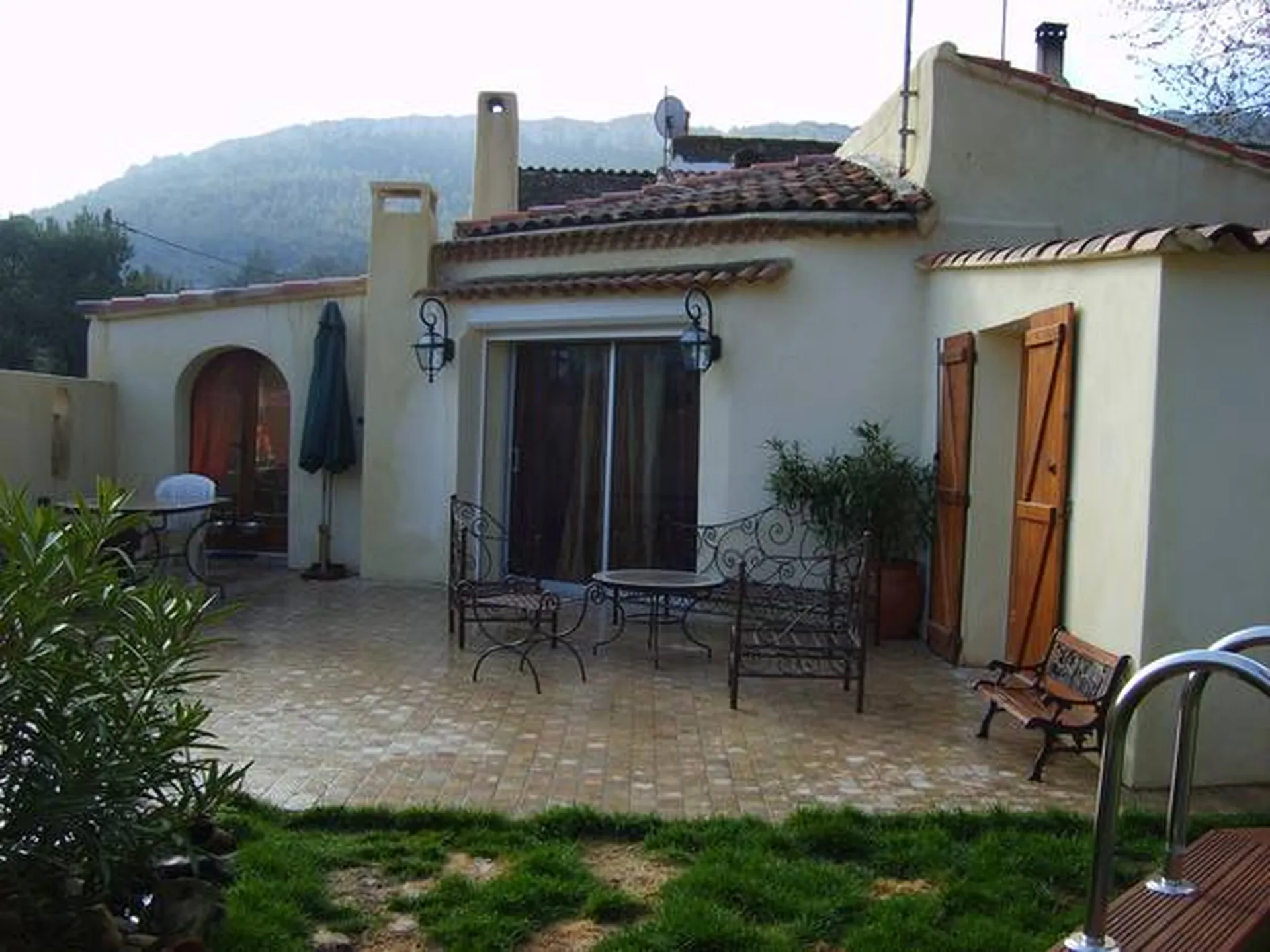 Vente maison Roquefort La Bédoule de plain pied totalement renove