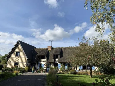 Vente d'une Propriété Normande posée sur un parc paysagé de 3 221 m², proche de Pont-L'Evêque 14130
