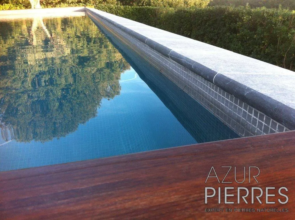 mosaique grise pour piscine
