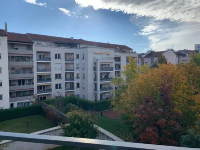 Appartement T3 avec box en sous sol dans un environnement calme et résidentiel avec jardin intérieur à Lyon 8ème