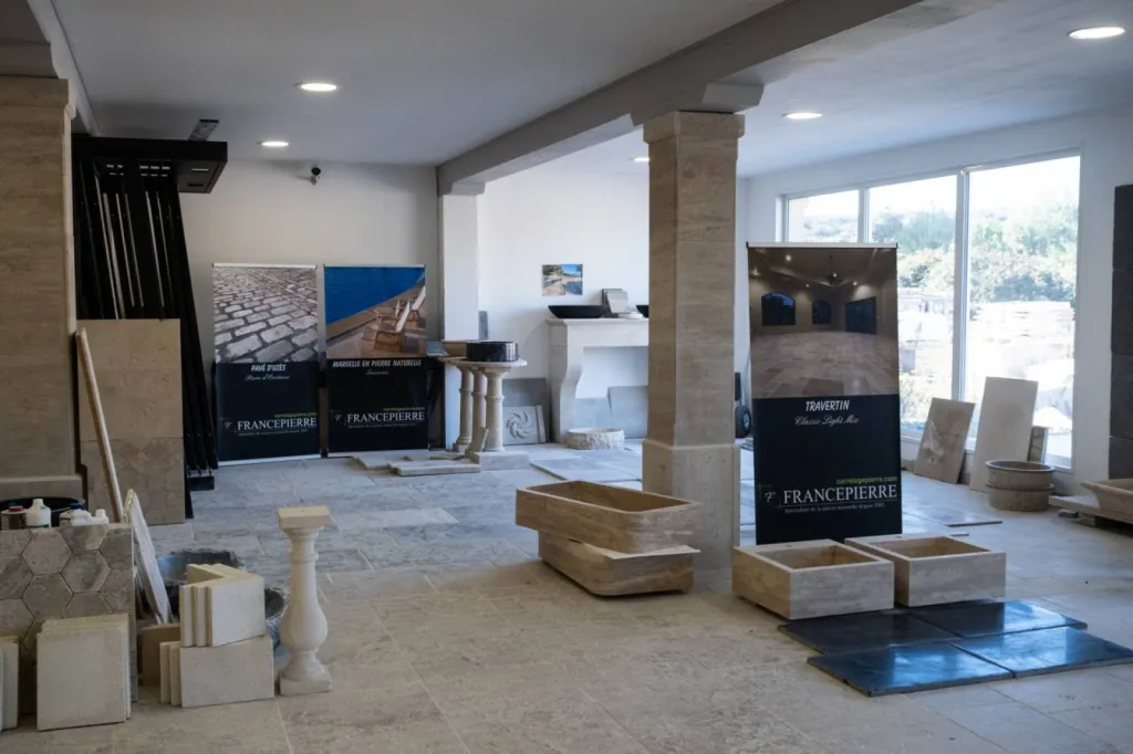 Dallage, margelle, pavé, parement en pierres naturelles livraison Nice et Cannes