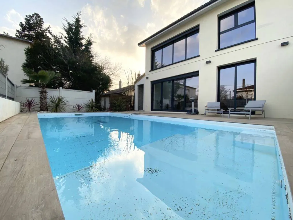 A vendre maison récente Gradignan Saint Céry avec piscine