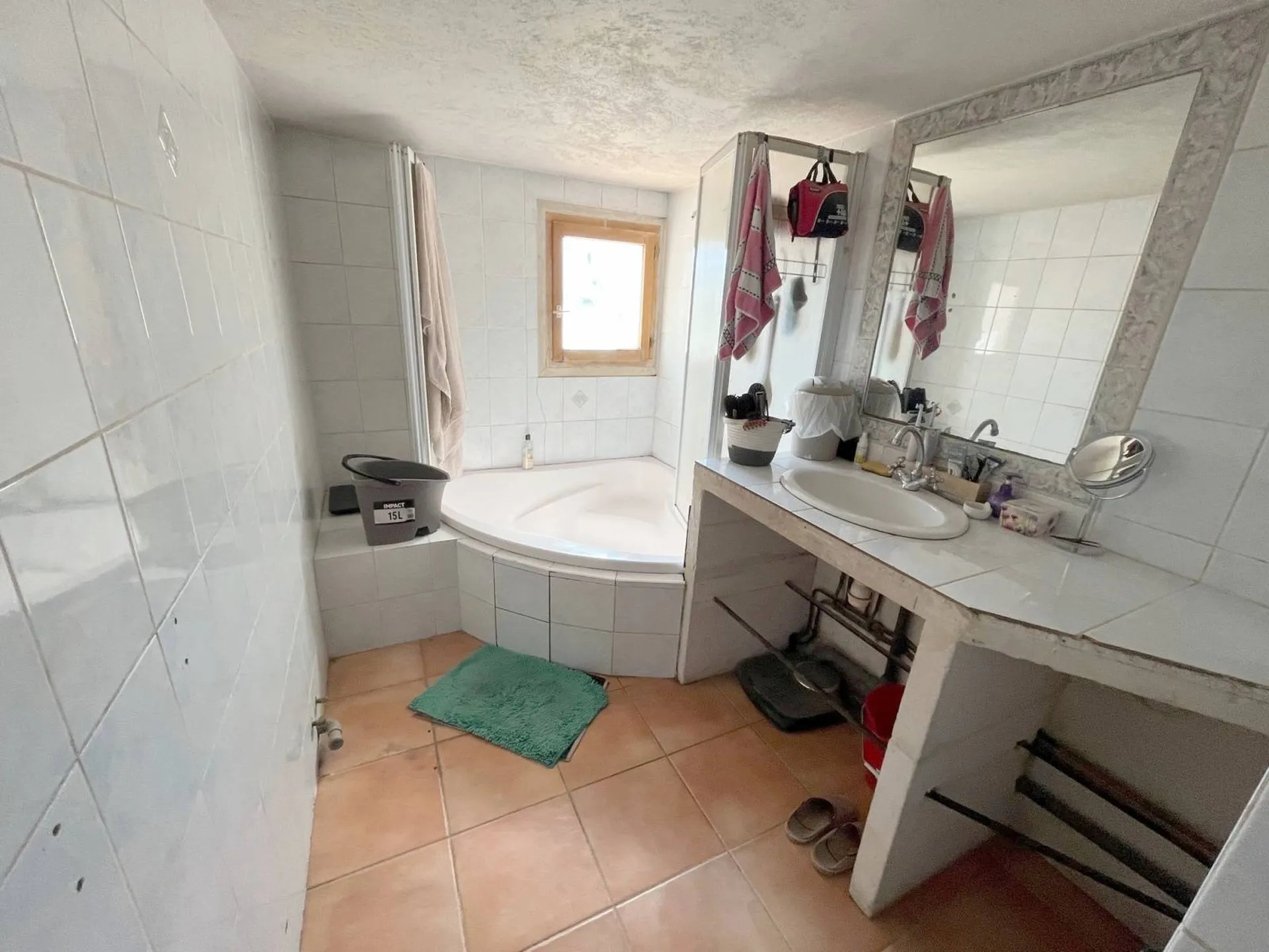 Maison à vendre Roquefort la Bedoule de plain pied sur 520m², avec piscine hors sol et garage 