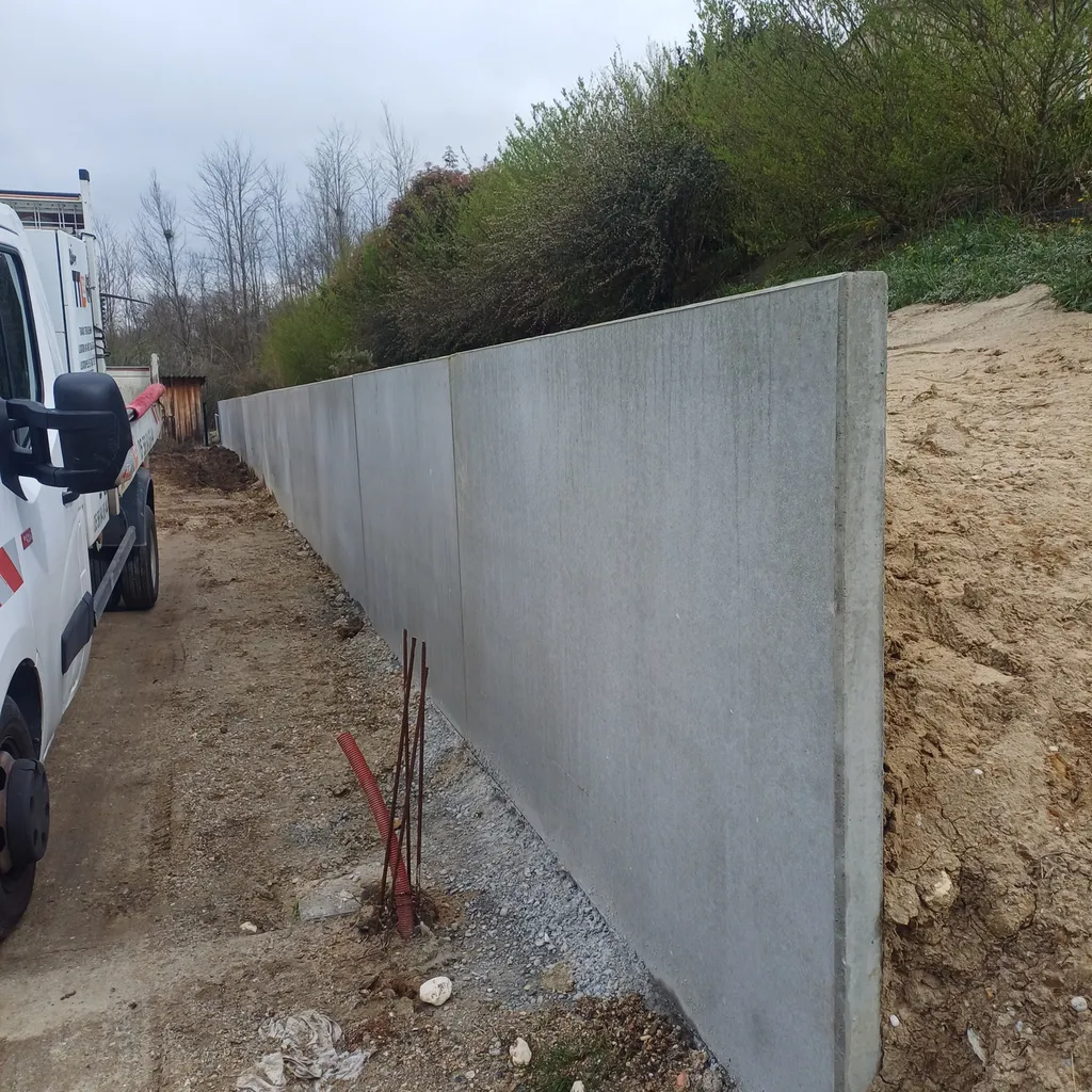 création d'un mur de soutènement en L béton préfabriqués sur la commune de sauternes 