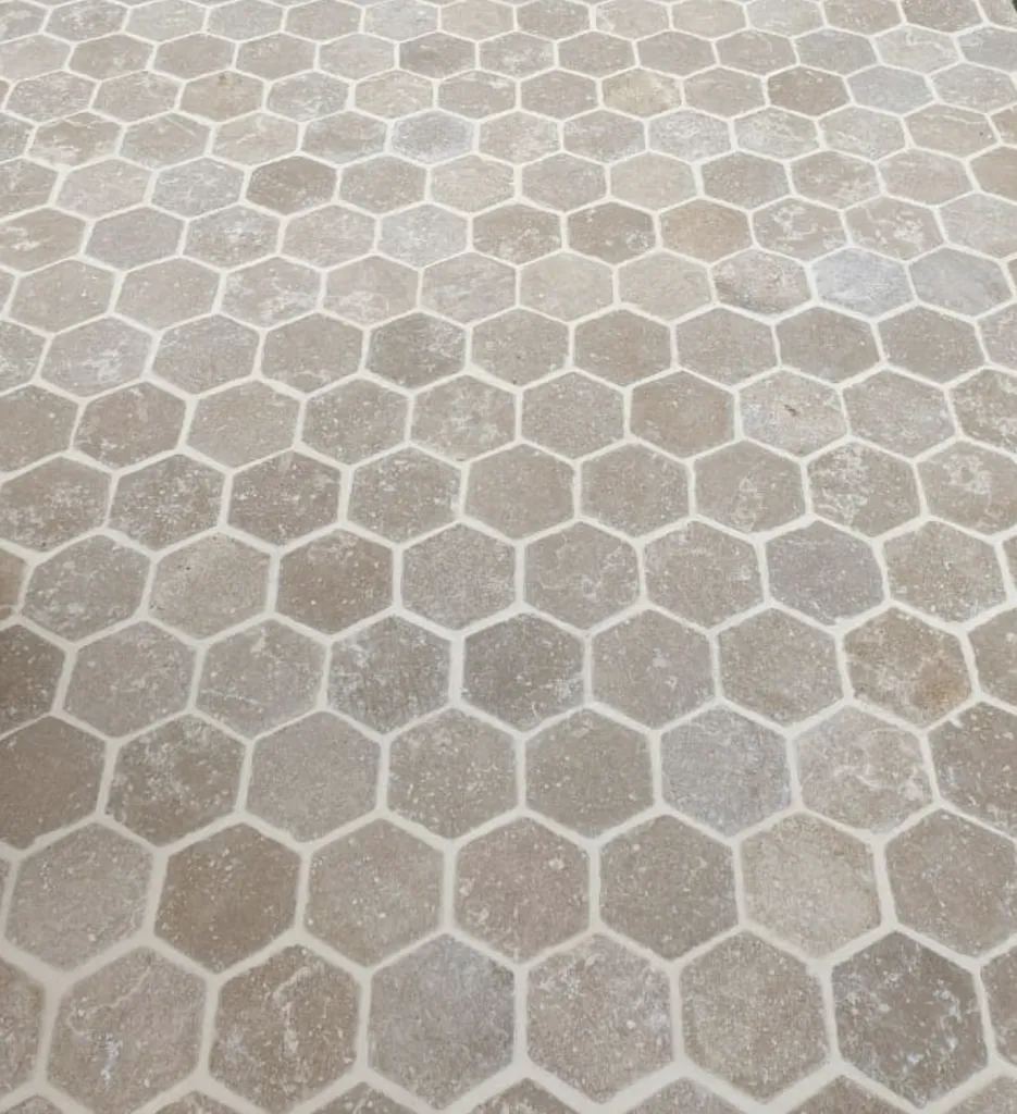 Cèdre Gray – Marbre naturel beige et crème pour sols et dallages intérieurs et extérieurs