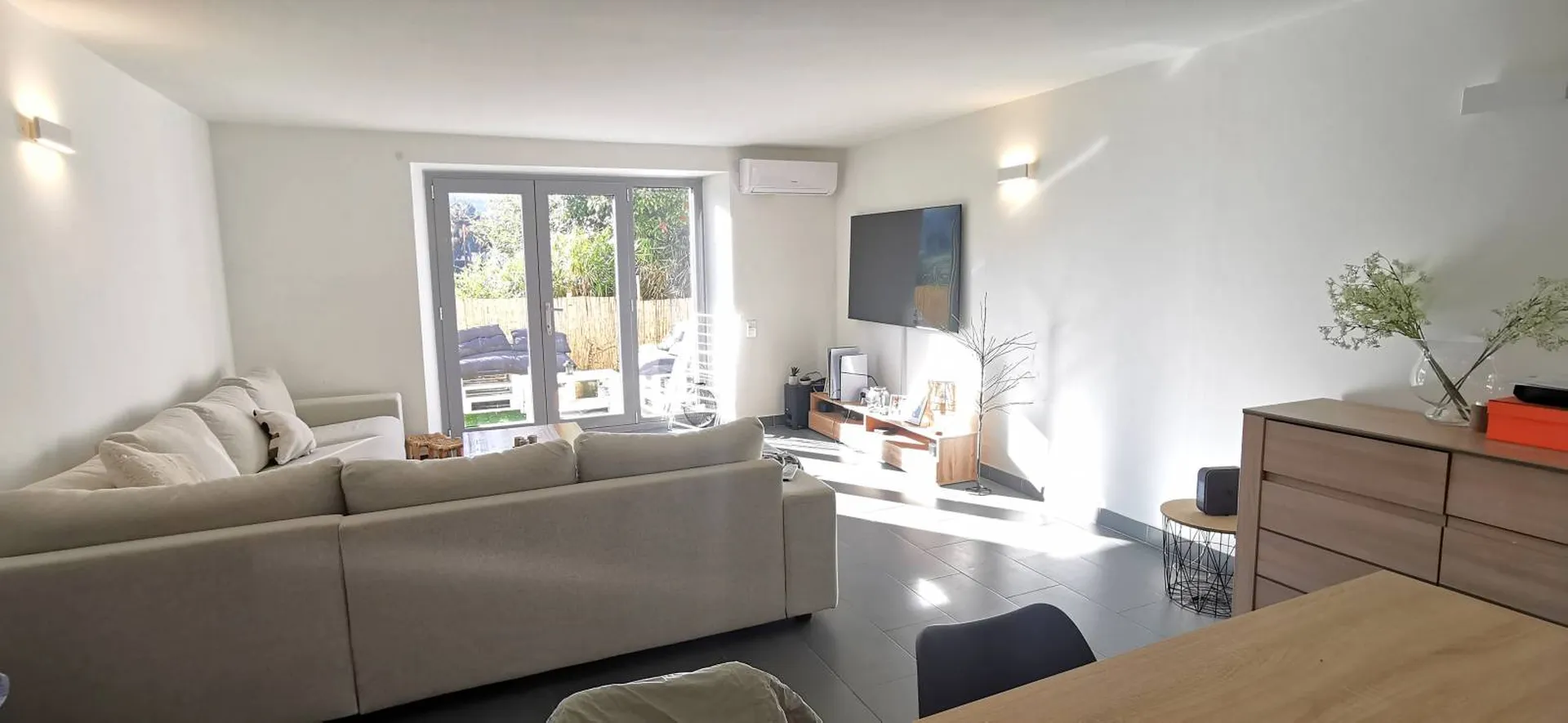 Vente corps de bastide T3 Cassis en campagne au milieu des vignes dans environnement calme et privilégié