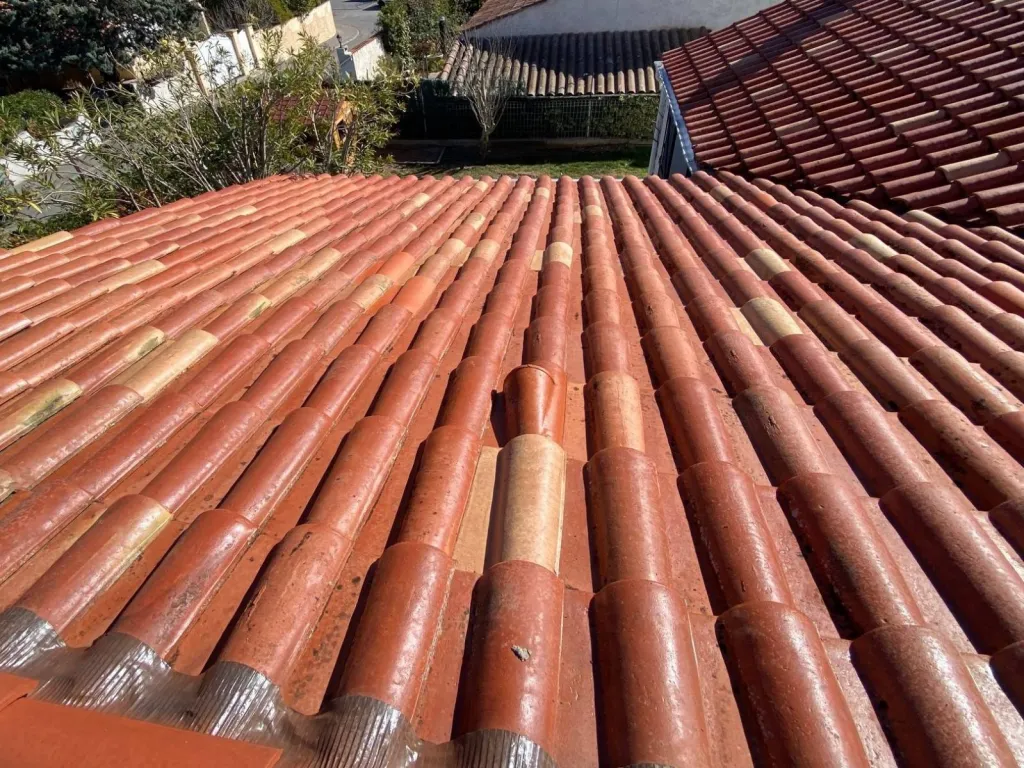 Couvreur pour le Nettoyage et traitement Hydrofuge d'une toiture de Maison sur Venelles 13770 près de Aix-en-Provence 13100