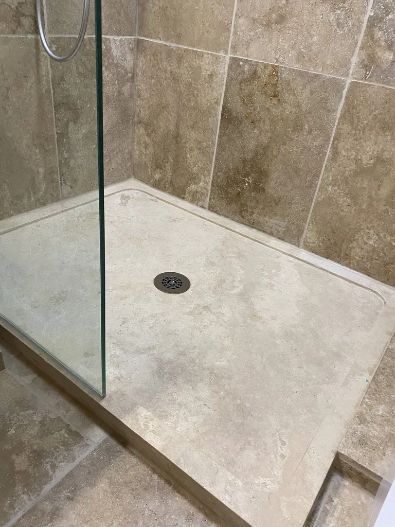 SALLE DE BAIN EN TRAVERTIN 1ER CHOIX BEIGE MIX 61 X 40.6 X 1.2 CM