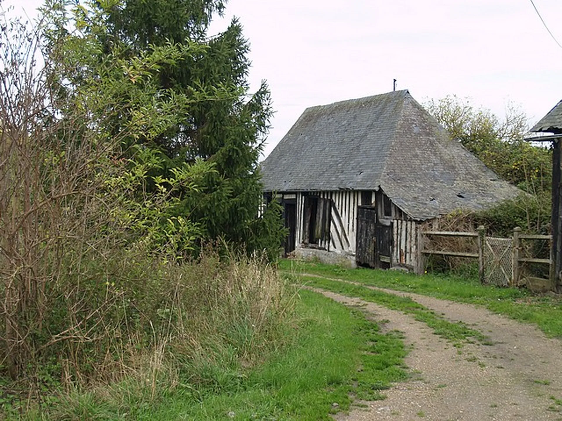 ANCIEN CORPS DE FERME Proche de DEAUVILLE et PONT L'EVEQUE