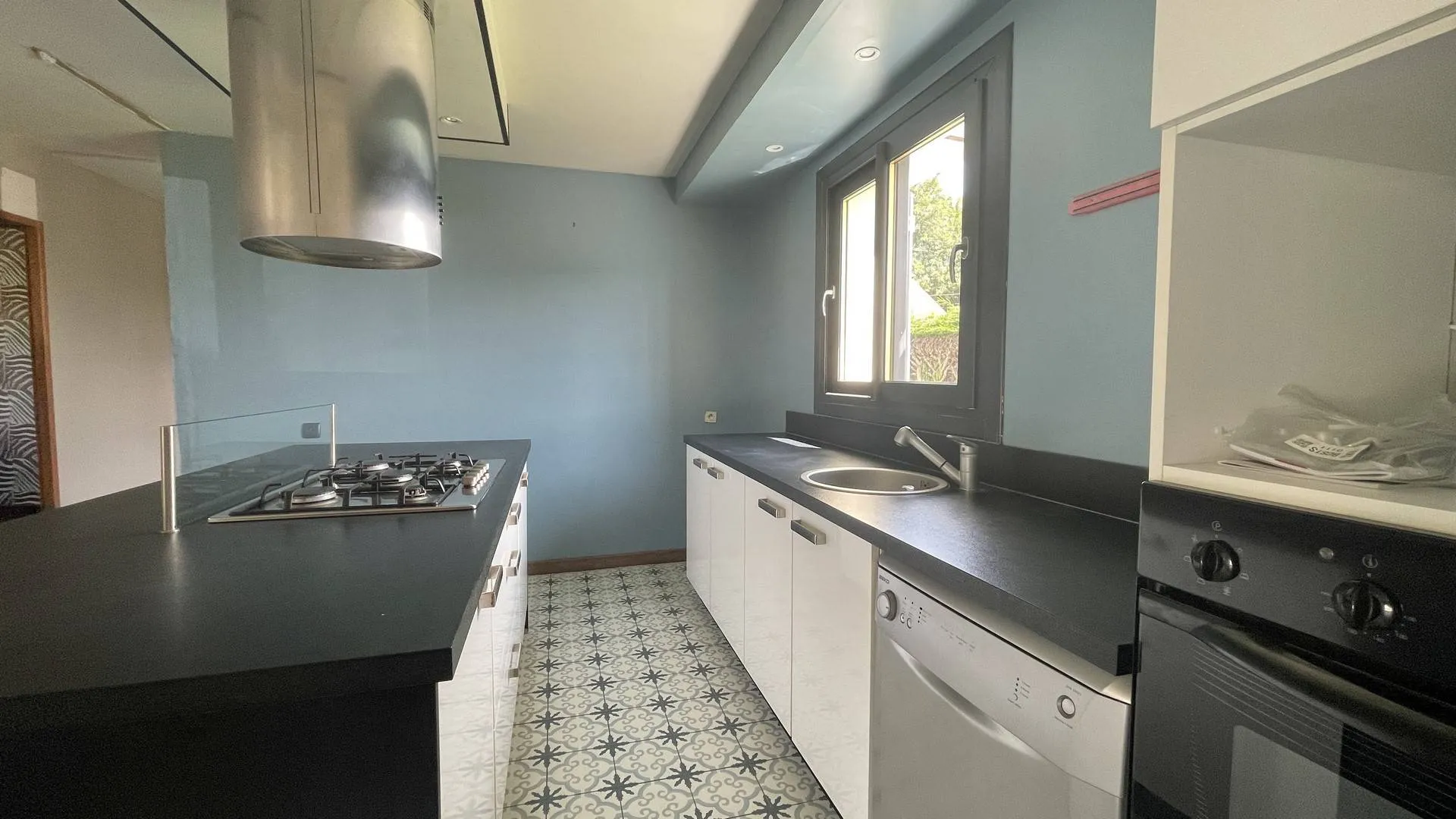 Maison avec suite parentale à vendre : Une suite parentale avec douche et WC.