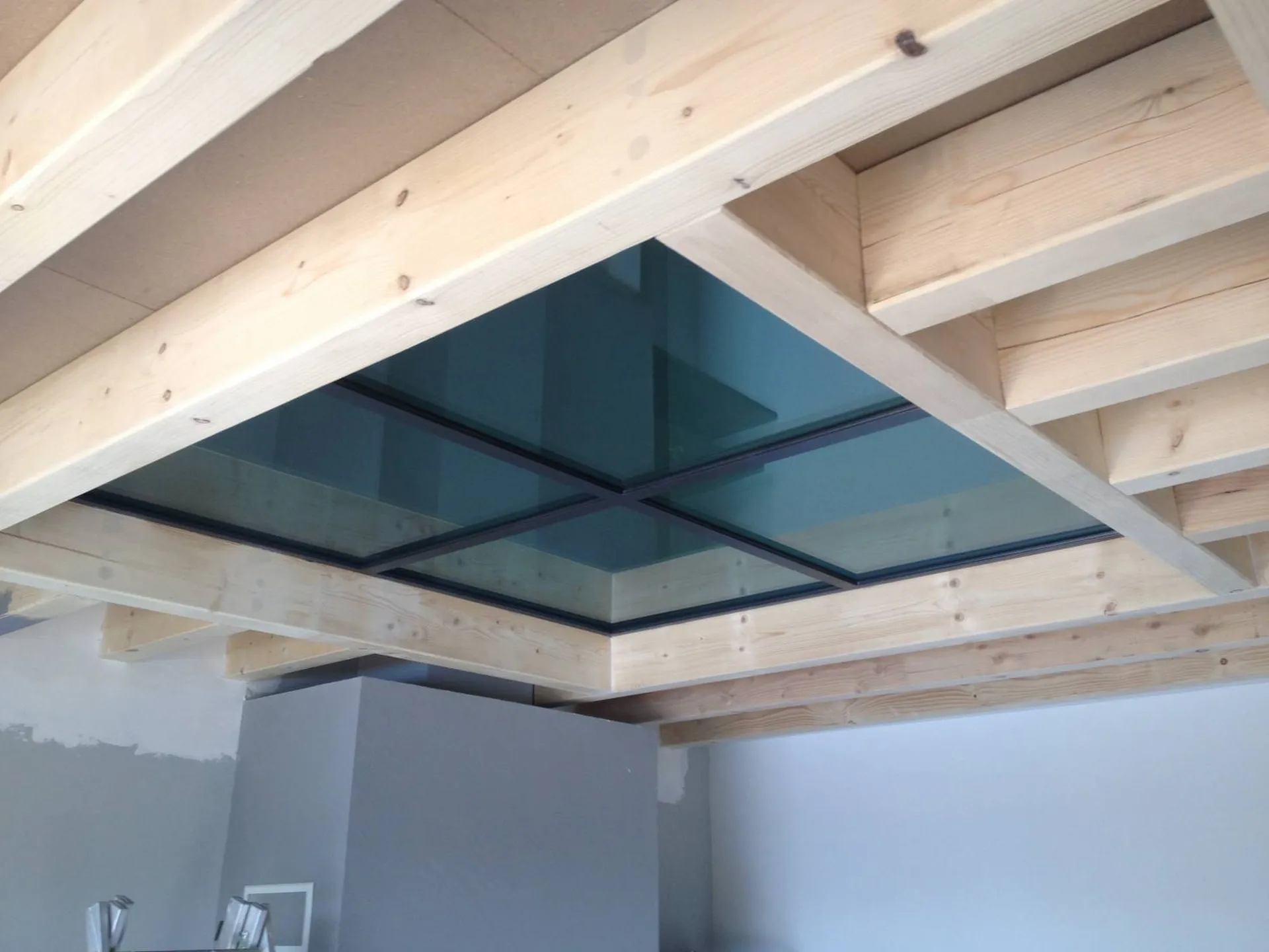 Création d'un plancher en verre à Dardilly dans l'Ouest lyonnais (69) vue du RDC