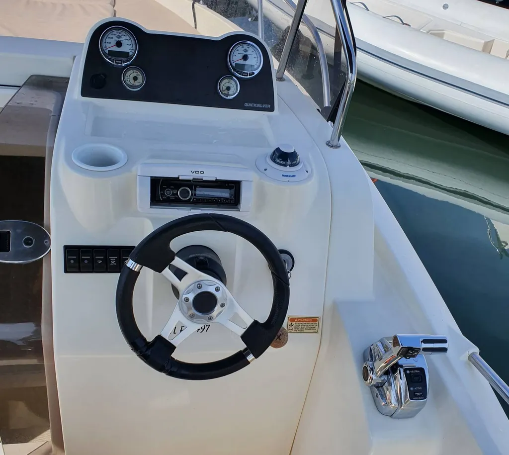 Vente d'occasion du bateau Activ 675 Sundeck à Bandol