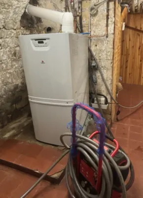 Désembouage d’un réseau complet de chauffage sur une chaudière Saunier Duval à Saint-Denis