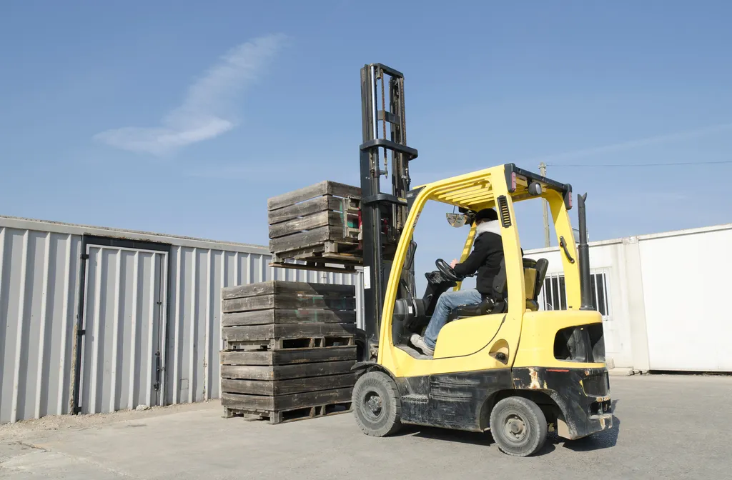 Location de caristes qualifiés à la journée, à la semaine ou en mission longue durée pour sites industriels et plateformes logistiques à Lyon, Marseille et Paris