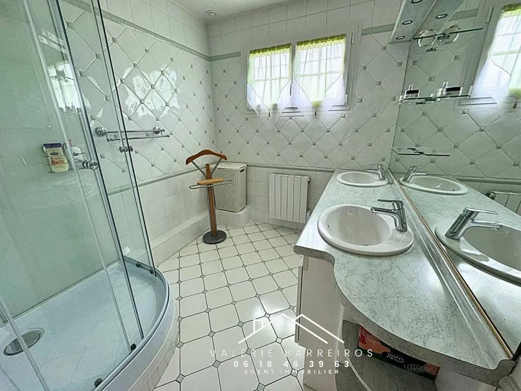 A vendre pavillon de 116 m² habitables édifiée sur 650 m² de terrain sur la commune de LA SAUSSAYE