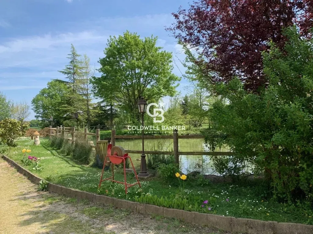 propriété de campagne à vendre à 20 minutes du mans avec maison principale maison indépendante et terrain de 5 hectares