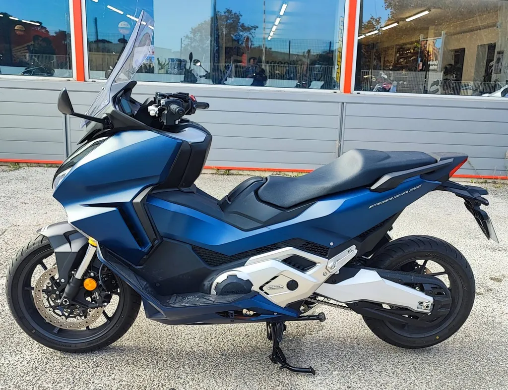 HONDA FORZA 750 DU 05/2024 AVEC 510 KM.