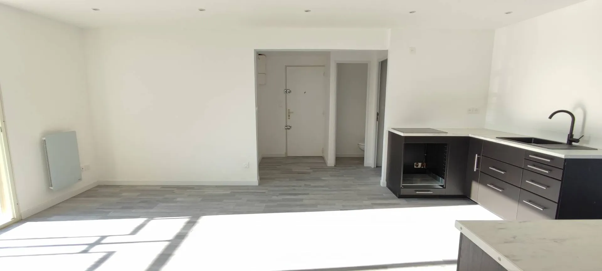 Appartement T3 Cassis  dans résidence sécurisée avec parking et balcon vue Cap Canaille