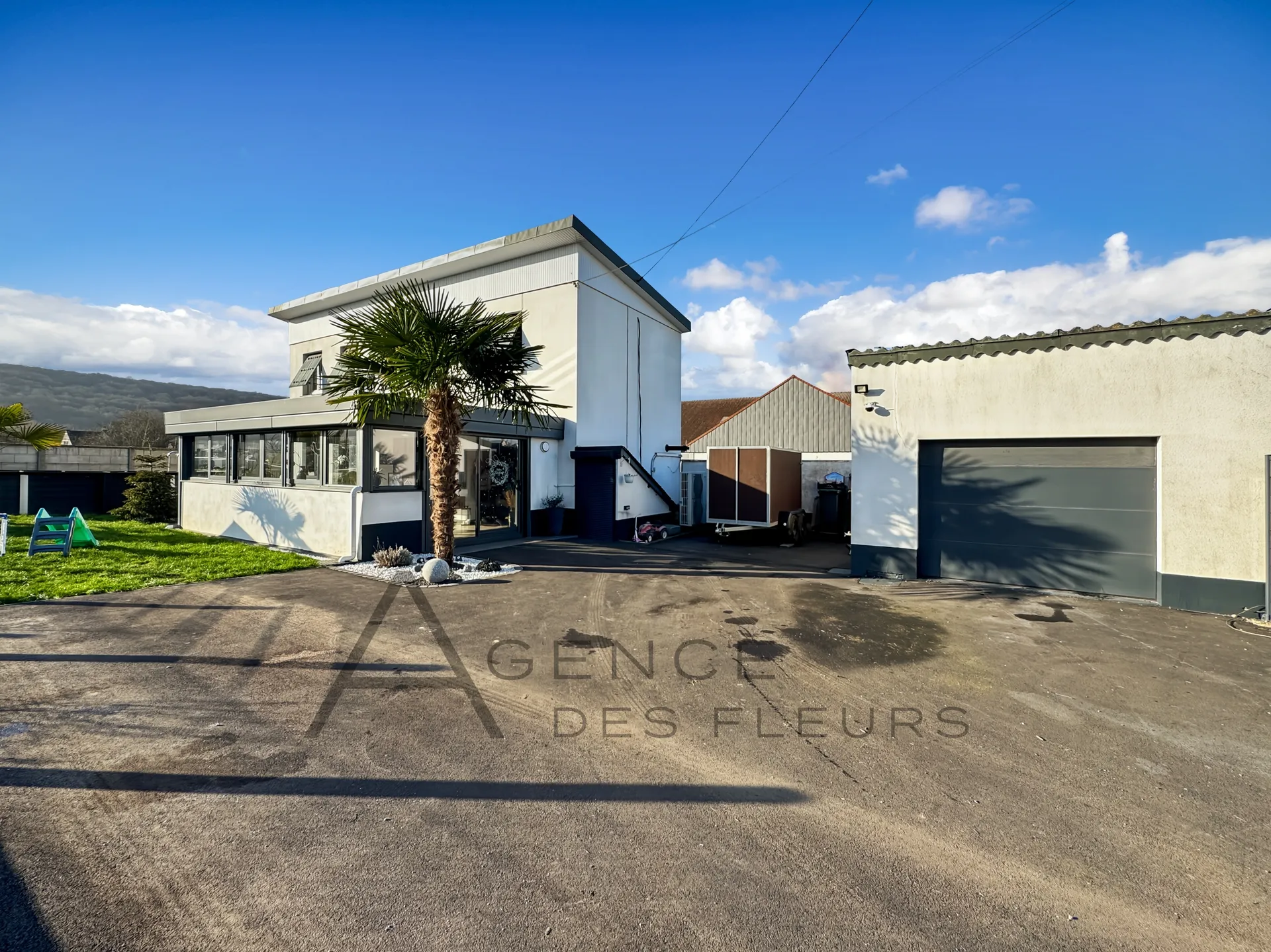 A vendre jolie maison rénovée de 121 m² sur un terrain de 365 m² située à Caudebec-les-Elbeuf 76320