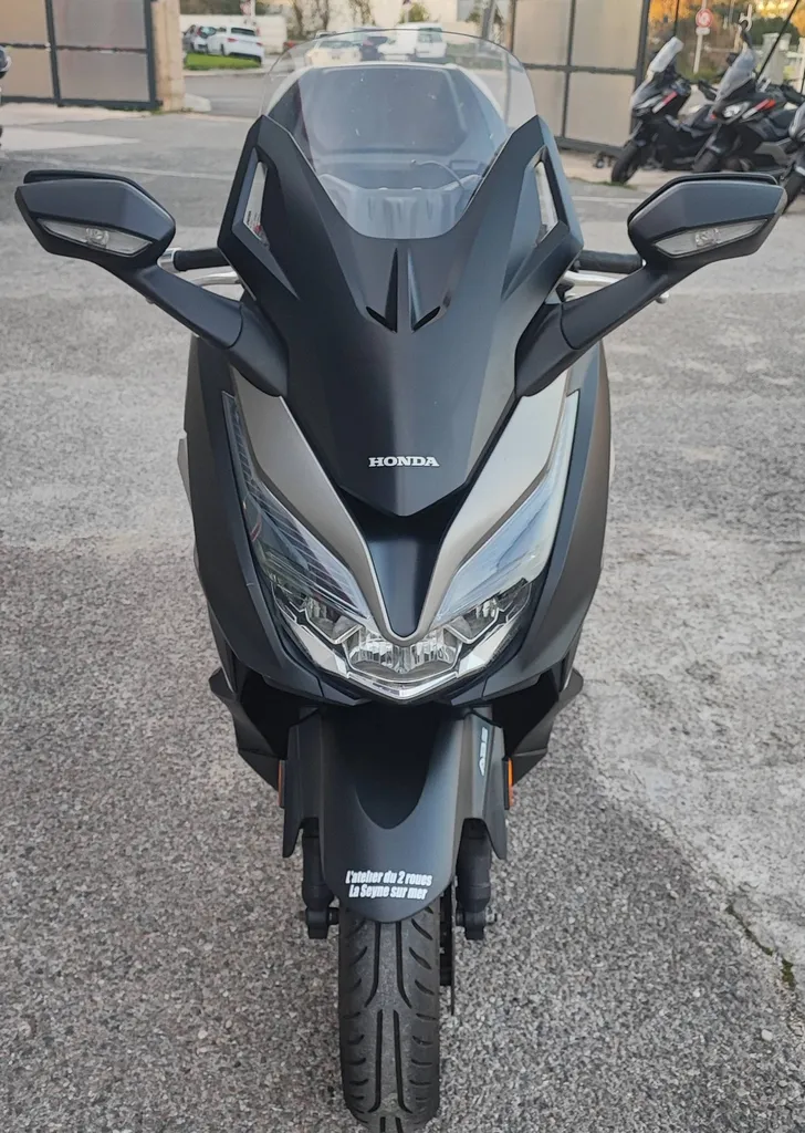 HONDA FORZA 350 TOP BOX DU 08/2021 AVEC 66400 KM.