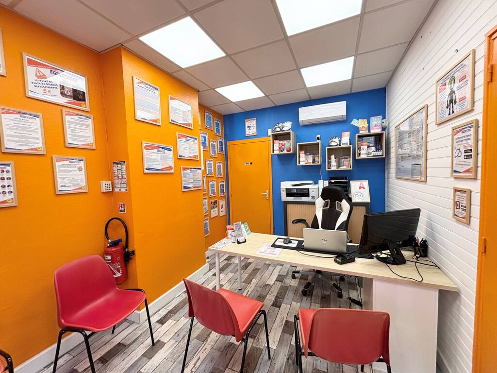 Murs commerciaux  vendu loué Carnoux en Provence