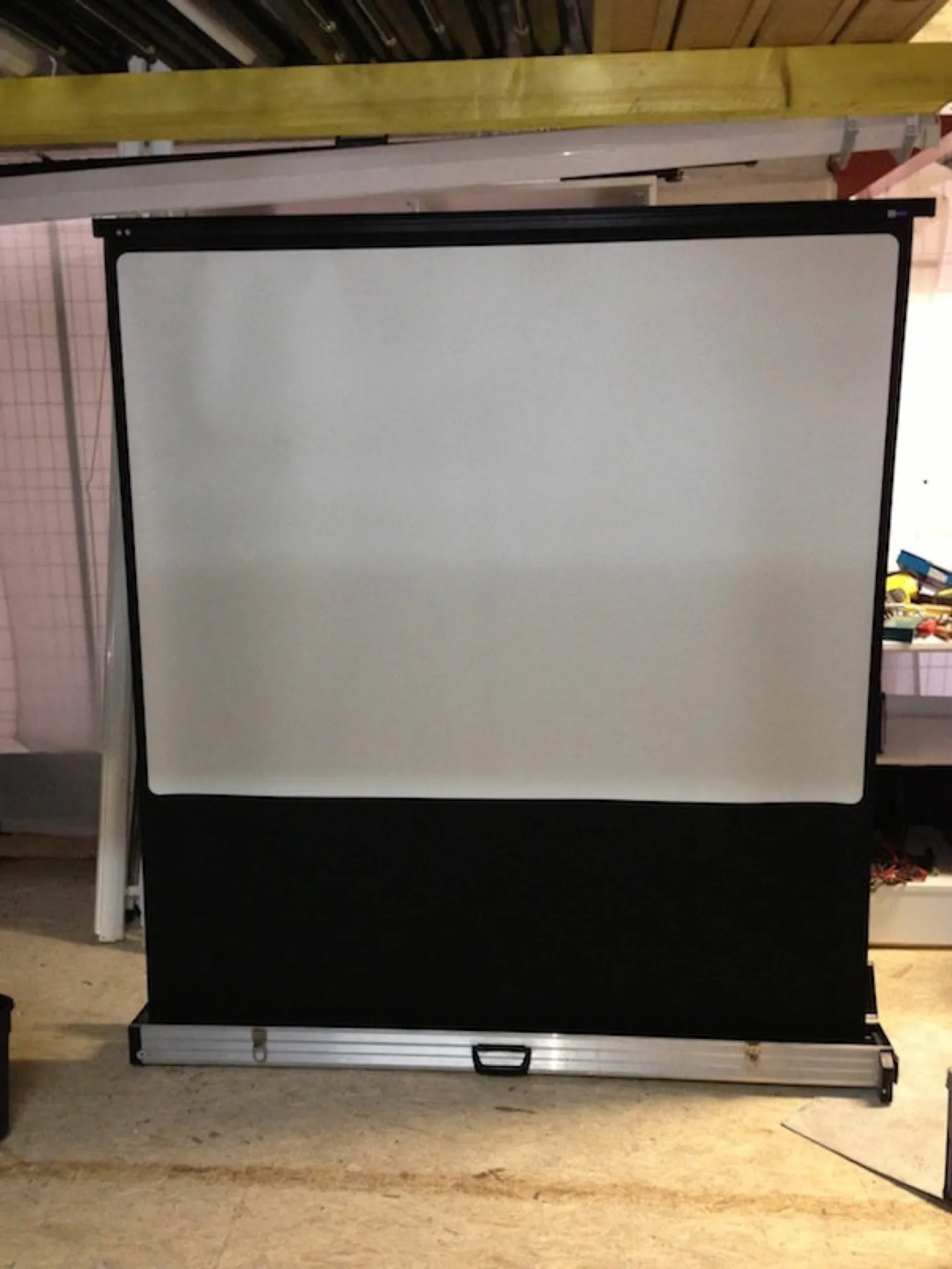 location écran videoprojecteur à Marseille dans les bouches du Rhône