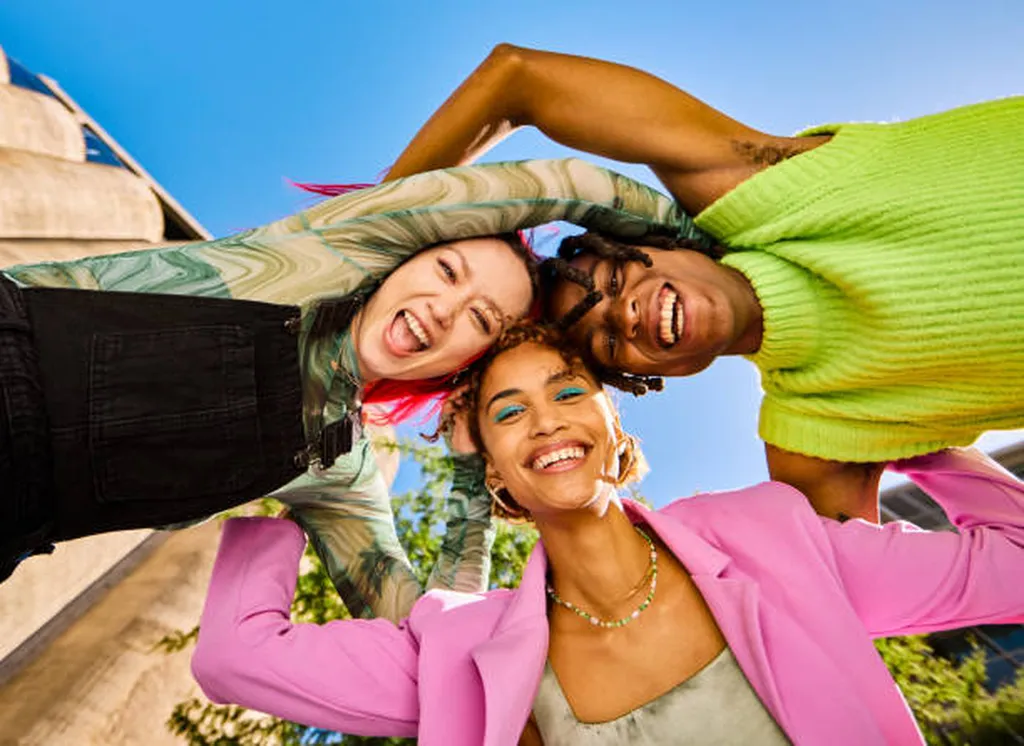 Production de Fashion Films et brand content de luxe à Cannes – Réalisation audiovisuelle et scénographie publicitaire pour marques de mode et créateurs sur la Croisette.