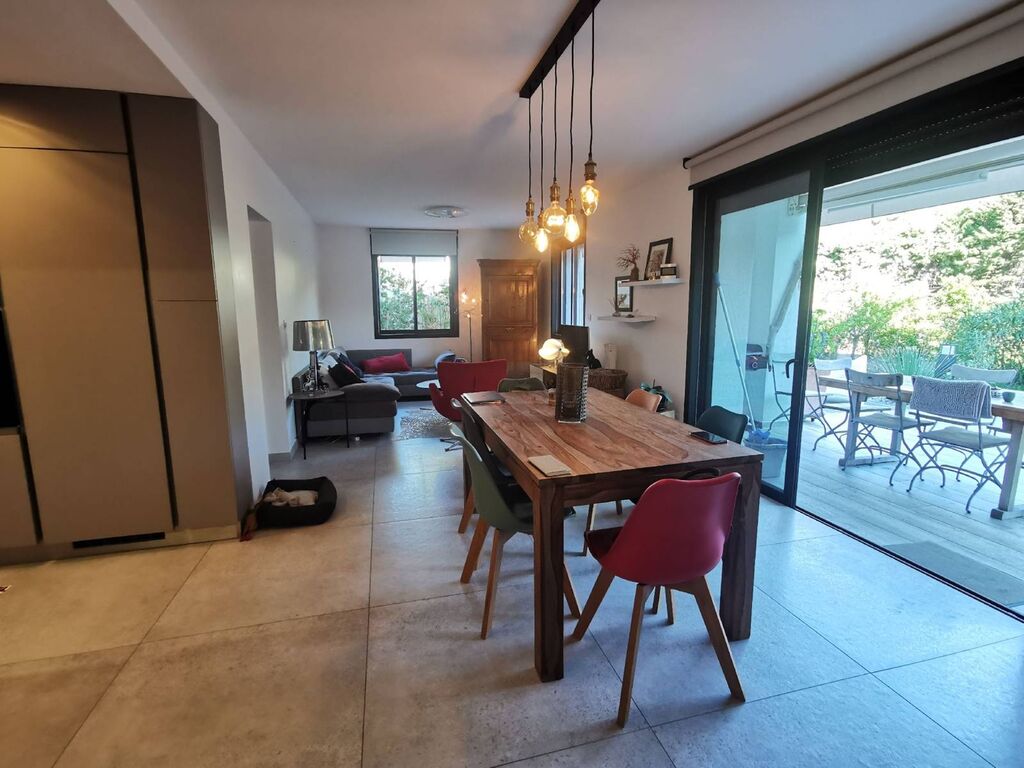 Appartement Cassis  dans le centre du village avec jardin et deux parkings privés