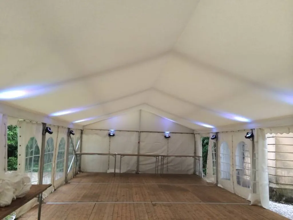 Location Vélum (Tendu ou Plissé) et Cache-poteaux – Décoration de Prestige pour Tentes