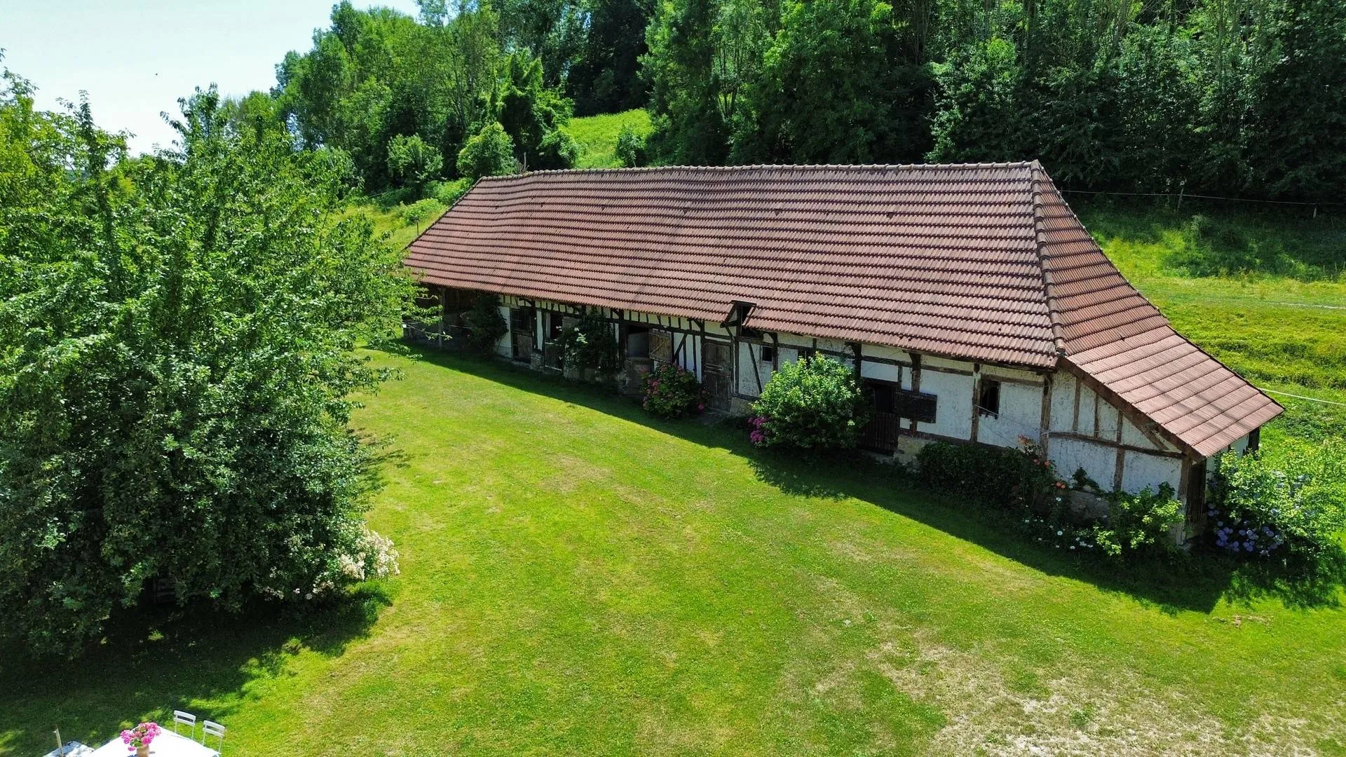 SOUS OFFRE Corps de ferme typique sur 10 ha à seulement quelques minutes de Forges-les-Eaux 76 NORMANDIE