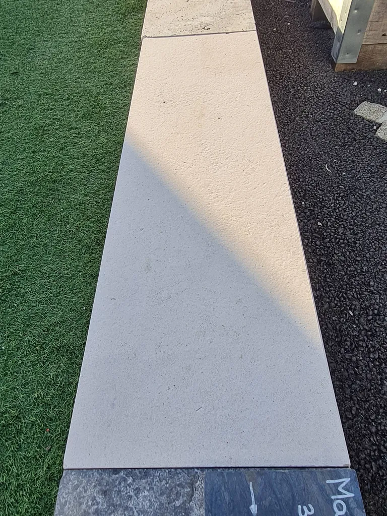 Trouver des margelles en pierre de combe brune sur Ambares et Lagrave