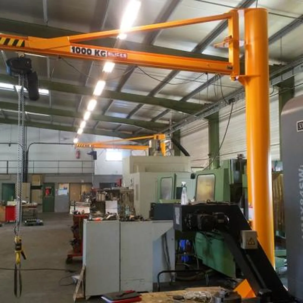 Mise en place d'une potence de levage profil creux palan électrique à chaîne à Annecy en Haute-Savoie