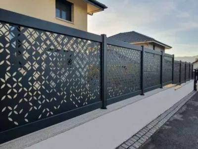  installation de clôture avec motifs sur mesure salon de provence