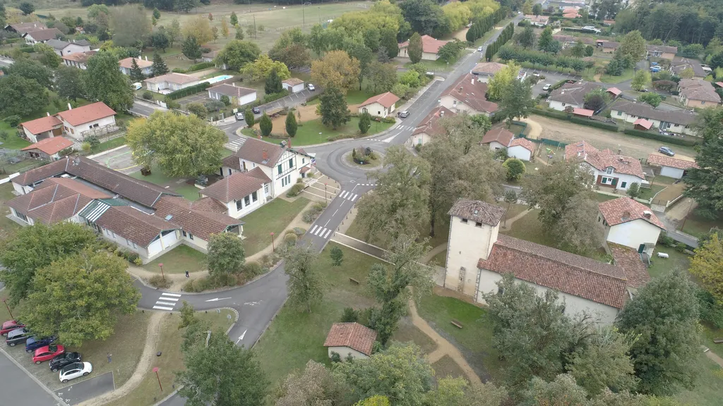 Que faire à Saint-Avit dans les Landes (40) ? Découvrez les activités de plein air, randonnées, loisirs nature et sites à visiter près de Mont-de-Marsan, en Nouvelle-Aquitaine.