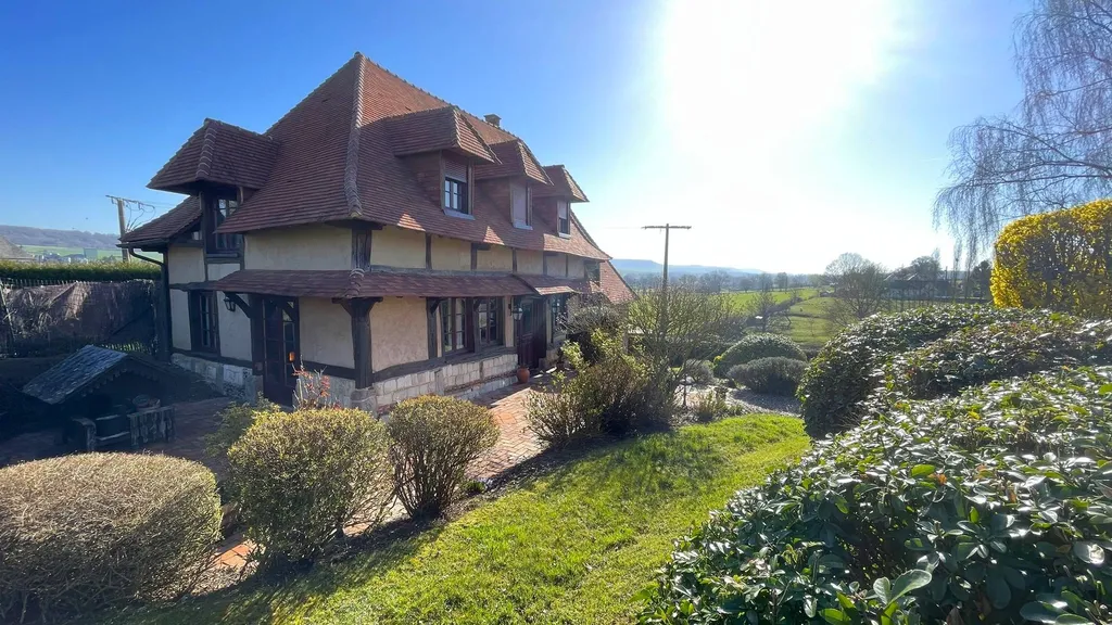 À vendre en Normandie : Ancien pressoir du XVIIIe siècle à Bures-en-Bray : Une propriété de 230 m² pleine de charme sur un terrain arboré de 1 439 m².