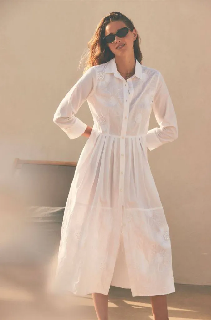 Rosso 35 un style classique et contemporain pour les femmes sûres d'elles et de leur féminité.