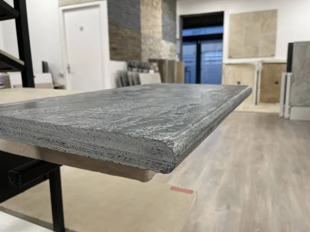 MARGELLES PIERRE DE BALI MIX GREY - METAL KINARA  61 X 33 X 3 CM demi rond