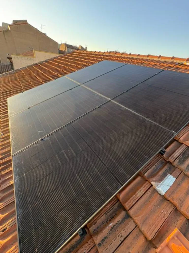 6 panneaux photovoltaïques Jinko solar Tiger Néo de la marque Rexel 