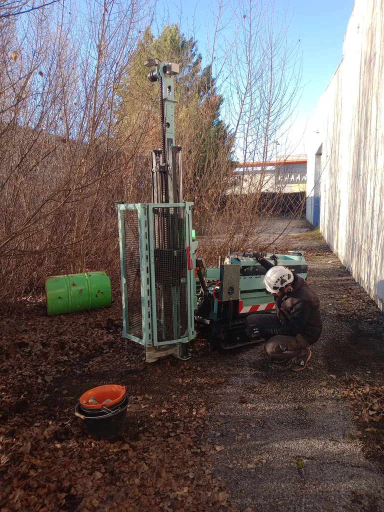 Sondage à la tarière sur chenille à Digne-les-Bains